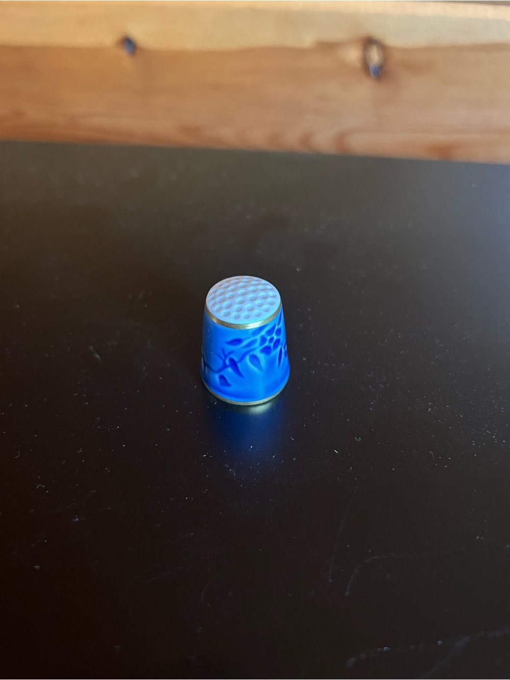 Bing & Grondahl Dated Bright Blue Embossed Ceramic Thimble with Gold Rim